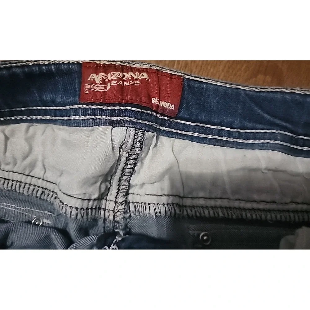 Arizona Women's Jean Co Shorts Bermuda‎ Embroidered Pockets Denim Blue Size 18.5